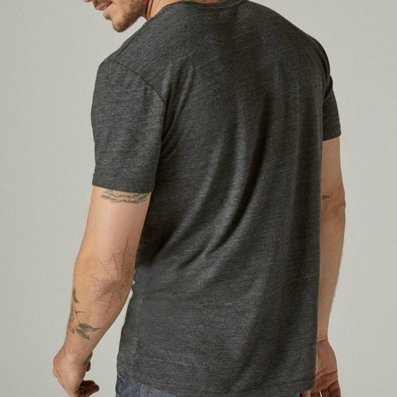 NWT Size Medium Lucky Brand Men's Keep Your Friends Close Whiskey Tee - Picture 3 of 4